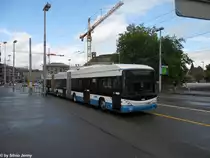 VBZ Nr. 68 (Hess Lightram BGGT-N2C) am 7.8.2011 beim Bahnhofplatz/HB. W�hrend der Gleisbaustelle beim Central, mussten die Busse der Linie 31 das Central anders befahren, dort wo keine Fahrleitung hing. Deshalb mussten die 31er-Busse mit dem Hilfsmotor vom Hauptbahnhof zum Central fahren.  
