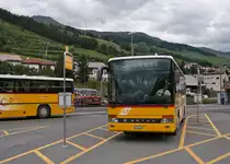 Ein Setra Postauto am 14. August 2010 auf der Linie 913 (Val Minger - S-charf) in Scuol-Tarasp.