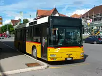 Postauto - MAN  BE 668920 beim Bahnhof Kerzers am 15.08.2011
