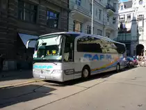 Reisecar Mercedes Tourismo in der City von Z�rich am 13.08.2011