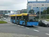 MAN Niederflurbus 2. Generation als SEV f�r die Stra�enbahnlinie 2 Richtung Hauptbahnhof nahe der Haltestelle Br�ckenstra�e.(4.8.2011)
