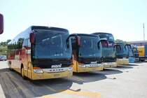 Setra 415 und 416 GT-HD, Setra 431 DT Marti sowie Mercedes Travego Zerzuben, Marti Carterminal Kallnach, 31.08.2011