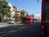 Bernmobil Nr. 822 (Volvo 7700A CNG) am 19.8.2011 beim Breitenrain, als Tram-Ersatz auf der Linie 9, den ich hinter einem anderen Volvo hervor fotografierte.