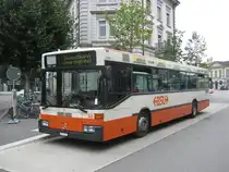 BSU MB 405N, Nr. 65, abgestellt bei der Haltestelle Solothurn Hauptbahnhof. Dieses Fahrzeug ist nur noch einserne Reserve, 04.09.2011.