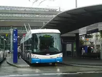 VBL Luzern - Nr. 211 - Hess/Hess Gelenktrolleybus am 5. September 2011 beim Bahnhof Luzern