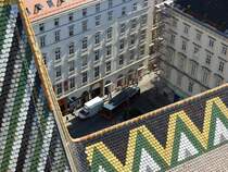 Man Lion's City (NL273 T2) auf der Linie 1A. 29.08.2011. Gesehen vom Sdturm des Stephansdoms in Wien.