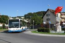 Der Kreisel beim Bahnhof Horw wurde dieses Jahr mit einem Kunstwerk versehen, dass das Wappentier - einen Karpfen - zeigt. Am 9. September 2011 fhrt Mercedes-Benz O530  Citaro  Nr. 721 daran vorbei.