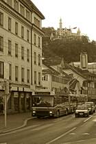 Ein Hauch von Nostalgie ist immer dabei, wenn der NAW/Hess/Siemens BGT 5-25 Nr. 190 seine Runden durch Luzern dreht. Denn seit bald zwei Jahren ist er der letzte verbleibende NAW-Gelenktrolleybus in Luzern. Trotzdem dreht er noch sehr regelmssig seine Runden, hier am 9. September 2011 beim Kasernenplatz.