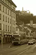 Ein Hauch von Nostalgie ist immer dabei, wenn der NAW/Hess/Siemens BGT 5-25 Nr. 190 seine Runden durch Luzern dreht. Denn seit bald zwei Jahren ist er der letzte verbleibende NAW-Gelenktrolleybus in Luzern. Trotzdem dreht er noch sehr regelm�ssig seine Runden, hier am 9. September 2011 beim Kasernenplatz.
