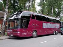 NEOPLAN-Starliner von Baumgartner-Reisen hat Messebesucher nach Ried i.I. gebracht; 110908