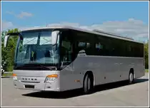 Setra S415 GT aufgenommen auf einem Parkplatz bei Vianden am 15.09.2011.