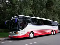 SETRA 417GT-HD von RIETZLER wartet auf in Ried auf seine Reisegruppe;110908