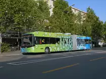 Zuerst wird der Hybridbus der Firma Hess auf der Linie 36 getestet.Hier steht er an der Haltestelle Im Wasenboden in Basel. Die Aufnahme stammt vom 22.09.2011.