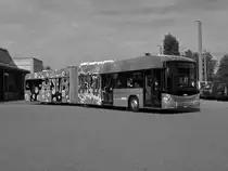 Nun mchte ich einen Versuchsballon steigenlassen und einmal ein Bild in schwarz/weiss hochladen. Hier steht der neue Hybridtestbus von Hess auf dem Hof der Garage Rankstrasse. Die Aufnahme stammt vom 16.09.2011.