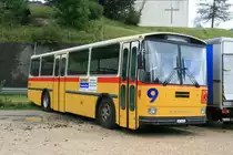 Ein Saurer Postauto bereitgestellt fr den Schlerverkehr in Le Pont; 27.08.2011