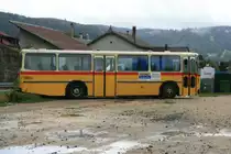 Ein Saurer Postauto bereitgestellt fr den Schlerverkehr in Le Pont; 27.08.2011