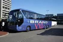 Neoplan Reisebus (Brand), am ZOB in Hannover am 15.10.2011