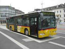 Postauto der Linie 12 in Solothurn HB. Dieser Wagen geh�rt eigentlich nach Laufen BL, er ist jedoch auf Grund Fahrzeugmangel zurzeit in Solothurn, 23.10.2011.