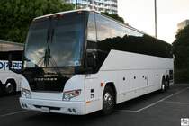 Ein Prevost der H-Serie parkt am Abend des 30.September 2011 vor den Universal Studios in Hollywood / Kalifornien.