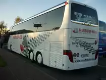 Der Setra S 417 HDH, der Fa. Baumeister + Knese, aus Ulm macht Pause in Bruchsal.
