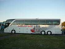 Ein Setra S 417 HDH Sonderedition Setra 60 Jahre. Macht Pause auf der Rastst�tte Bruchsal an der A 5.