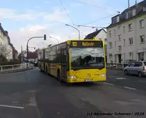 Zu sehen ist der Wagen 4528,ein Evobus O 530 G der Essener-Verkehrs- AG. Das Bild entstand kurz nach der Abfahrt an der (H) Schlo� Borbeck.