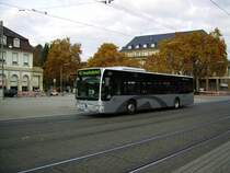 Am 02.11.2011 ist KA-VK 761 auf der Linie 47 unterwegs. Er wird in wenigen Augenblicken sein Ziel, den Karlsruher Hauptbahnhofsvorplatz erreichen.