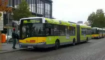 Solaris Urbino auf der Linie M49 nach Staaken Heerstra�e/Nennhauser Damm am S+U Bahnhof Zoologischer Garten.(26.10.2011)