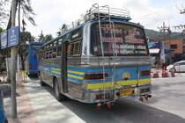 Mercedes-Bus mit der Nr. 1814-013 der Linie Phuket-Patong am 05.Juni 2011 in der Endstelle in der Taweewong Road von Patong.