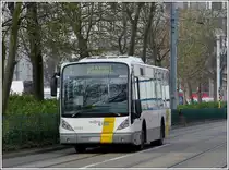 VanHool Bus von De Lijn auf den Tramschienen in der Inennenstadt von Oostende unterwegs. 12.11.2011