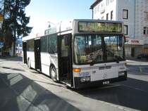 MB 405N der Firma Kessler (Reserve Fahrzeug) f�hrt im Auftrag der VBD auf der Linie 1. Davos Platz, Postplatz, 15.11.2011. 