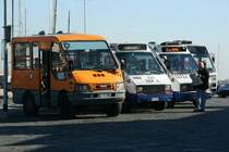 Auf Pr�cida gibt es einen �hnlichen Busbetrieb, wie auf Capri. Kleine wendige Busse werden hier von E.P.S.A. eingesetzt. Im Gegensatz zu Capri, wo der Busverkehr �ber schmale Serpentienenstra�en f�hrt, fahren hier die Busse durch enge Gassen mit regen Stra�enverkehr. Da die Buslinie zur Altstadt  Terra Murrat  durch steile Gassen, die mit Vulkangestein gepflastert sind, f�hrt. Werden hier gel�ndetaugliche Allradbusse eingesetzt.