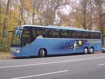 Setra S 417 GT-HD  Rh�nperle , Jupiter-Lackierung der Ausstellungsfahrzeuge, 09.11.2011 Karlsruhe 