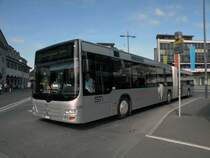 MAN Bus mit der Bertiebsnummer 120 und der Vollwerbung f�r die AEK am Bahnhof Thun. Die Aufnahme stammt vom 12.10.2011.