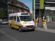 Mercedes Sprinter Bus mit der Betriebsnummer 1 auf der Linie 22 am Bahnhof in Thun. Die Aufnahme stammt vom 12.10.2011.