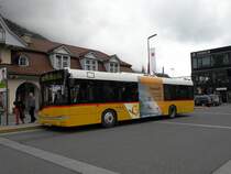 Solaris Postauto auf der Linie 103 nach B�nigen am Bahnhof Interlaken Ost. Die Aufnahme stammt vom 13.10.2011.