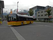Solaris Postauto auf der Linie 103 nach Interlaken west am Bahnhof Interlaken Ost. Die Aufnahme stammt vom 13.10.2011.