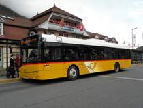 Solaris Postauto auf der Linie 103 nach Interlaken west am Bahnhof Interlaken Ost. Die Aufnahme stammt vom 13.10.2011.