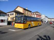 Postauto/PU Stucki Nr. 14 (Volvo B10B) am 29.11.2011 beim Bhf. Porrentruy. Whrend die Niederflurbusse rund um Porrentruy des fteren auf den Lokallinien fahren, machen Hochflurbusse wie dieser Volvo vegleichsweise wenige Kilometer.