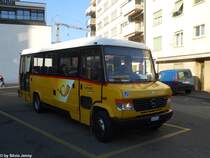 Postauto/Regie Yverdon VD 489 469 (Mercedes Vario) am 29.11.2011 beim Bhf. Delmont. Dieser Wagen ist das Ersatzfahrzeug bei Car Postal Ouest. An diesem Tage war das einzige Erdgas betriebene Postauto abkmmlich, weshalb dieser Traktorbus im jurassischen Kantonshauptort unterwegs war.