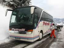 Setra 411 HD des Busunternehmens Petrolli