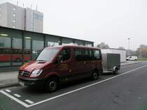 Mercedes Sprinter mit Anhnger am Flughafen/Hannover am 09.11.2011