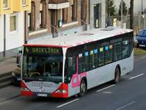 Die Firma Haas fhrt am 11.12.2011 fr die ASEAG Linie 4 auf der Vaalserstrasse zur Uniklinik.