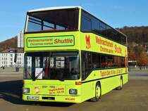 Dieser Doppeldeckerbus wartet am 28.11.2011 am Bendplatz in Aachen um Gste zum Aachener Weihnachtsmarkt zu fahren.