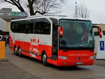 Mercedes Travego am 15.12.2011 auf dem Aachener Bendplatz, dem Busparkplatz fr die Besucher des Aachener Weihnachtsmarkts.