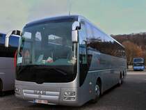 MAN Lion's Coach am 15.12.2011 auf dem Aachener Bendplatz, dem Busparkplatz fr die Besucher des Aachener Weihnachtsmarkts.