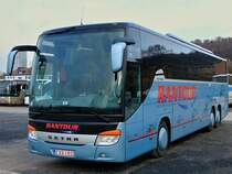 Setra S416GT-HD am 15.12.2011 auf dem Aachener Bendplatz, dem Busparkplatz fr die Besucher des Aachener Weihnachtsmarkts.