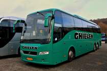 Volvo 9700 am 15.12.2011 auf dem Aachener Bendplatz, dem Busparkplatz fr die Besucher des Aachener Weihnachtsmarkts.