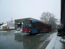 Bernmobil, Bern - Nr. 125/BE 624'125 - Volvo am 18. Dezember 2011 in Bern Postautostation (mit Vollwerbung f�r  AirportBus Bern ; allerdings nur auf der linken Fahrzeugseite!)