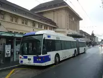 TL Lausanne - Nr. 560/VD 1658 - Van Hool am 18. Dezember 2011 beim Bahnhof Lausanne